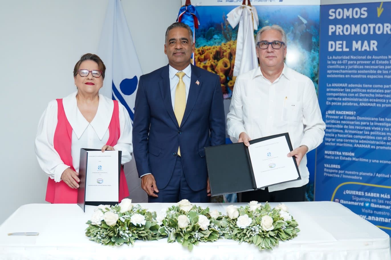 Ministro Joel Santos encabeza lanzamiento de la Plataforma de Datos Océano gráficos