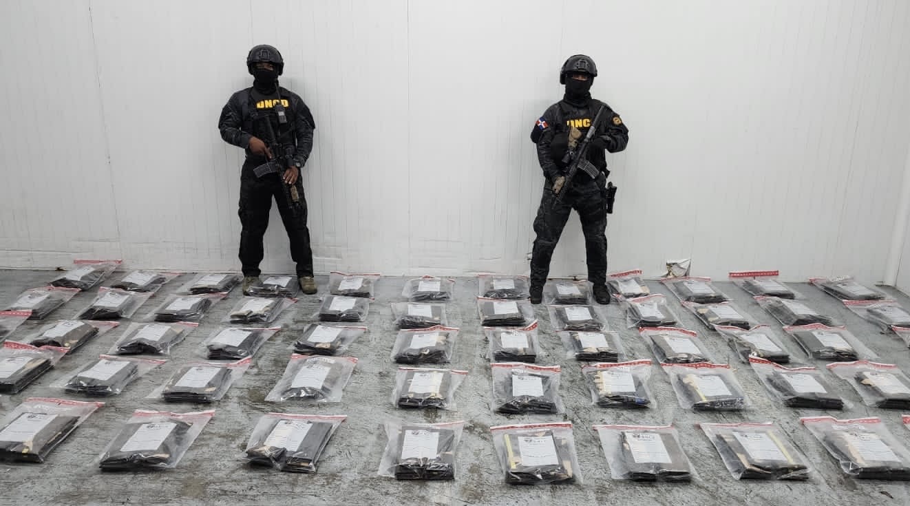 CONFISCAN OTRAS 591 LÁMINAS PRESUMIBLEMENTE COCAÍNA ESCONDIDAS EN CAJAS DE GUINEOS