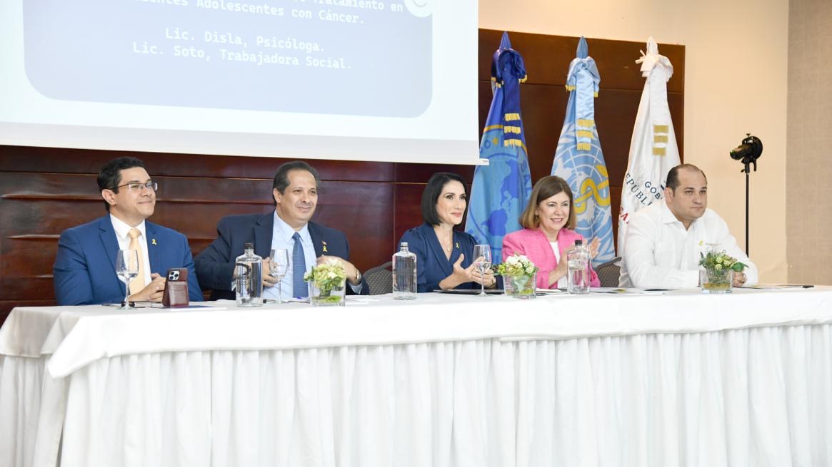 Autoridades reiteran compromiso de fortalecer medidas para disminuir la mortalidad por cáncer en niños