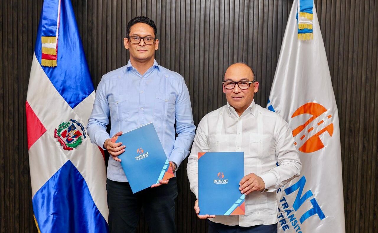 Intrant y la Comisión Presidencial de Apoyo al Desarrollo Barrial firman convenio para la implementación de paradas de motociclistas