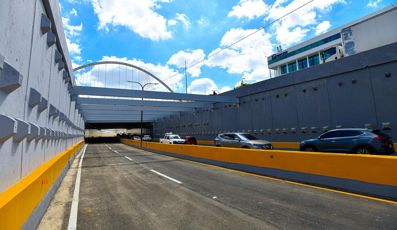 Obras Públicas deja abierto al tránsito el paso a desnivel de la 27 de Febrero con Máximo Gómez