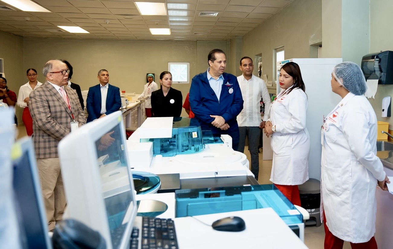 Ministro de Salud Pública, Víctor Atallah, visitó las instalaciones del Hemocentro Nacional