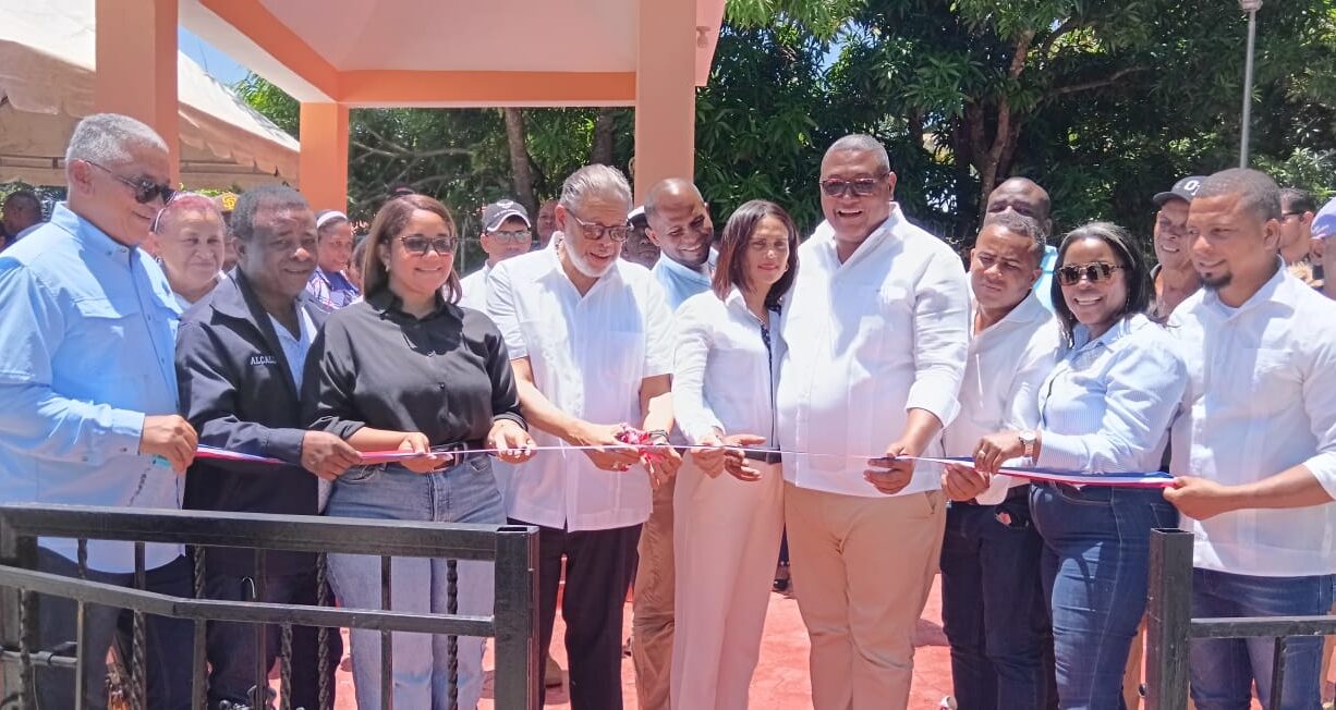 Desarrollo de la Comunidad inaugura parque en Sabana Larga, Elías Piña
