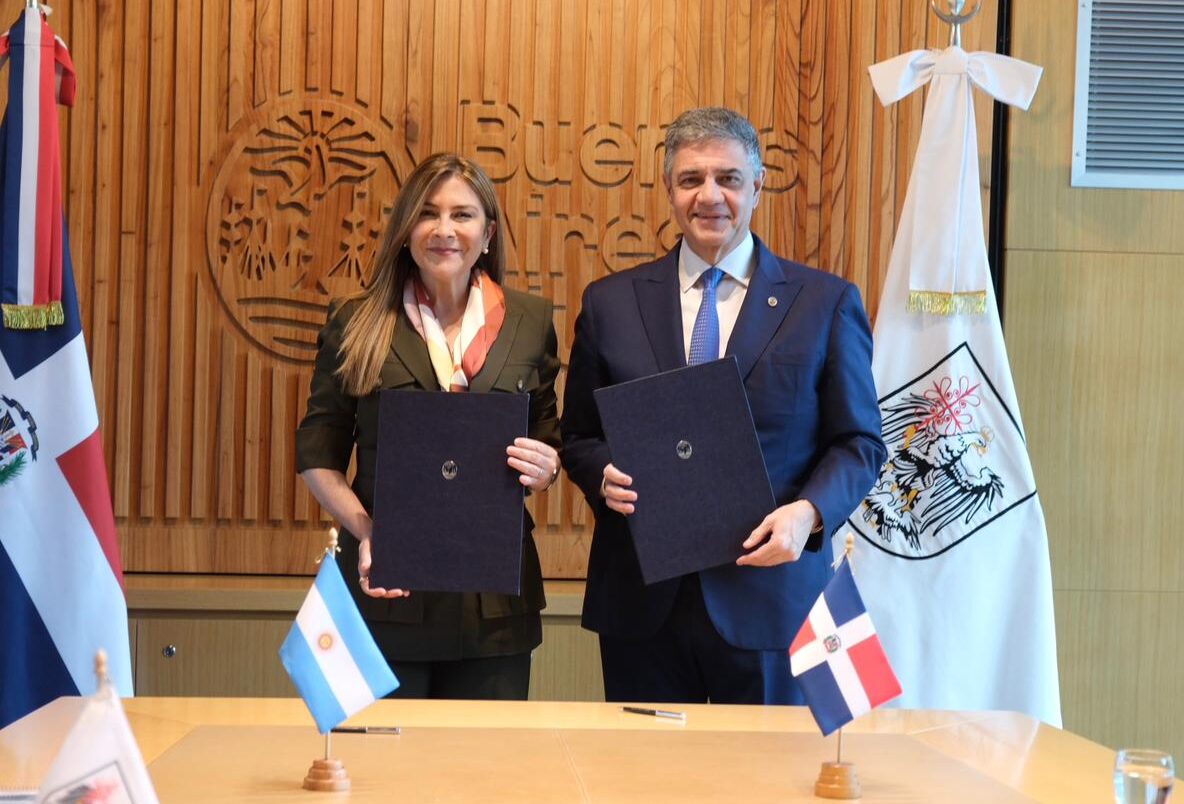 Carolina Mejía y Jorge Macri firman convenio de cooperación entre Santo Domingo y Buenos Aires