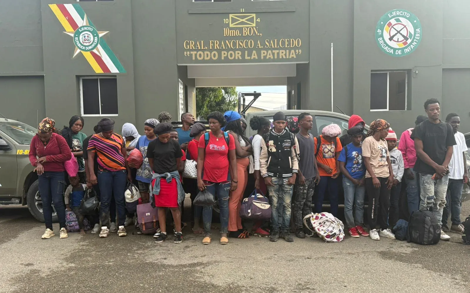 Unidades de drones del Ejército detectan a 34 haitianos indocumentados que se ocultaban en una construcción en Dajabón