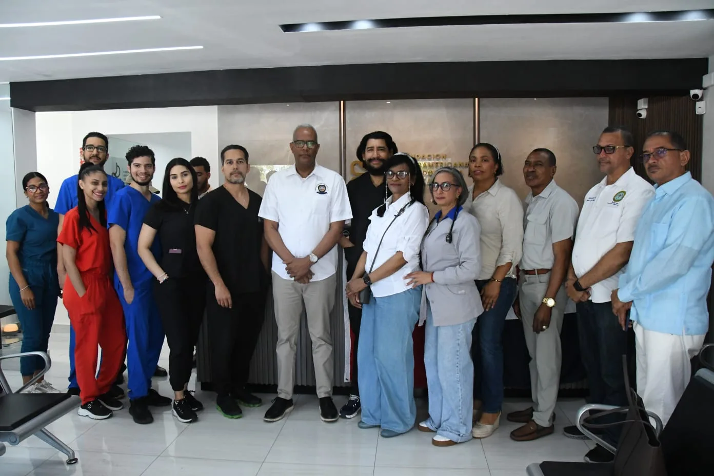 Hermandad de Veteranos y Fundación Interamericana de Endoscopía Avanzada desarrollan exitoso operativo médico en beneficio de veteranos de las FF.AA. y P.N.