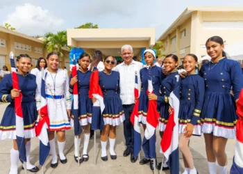 Ricardo de los Santos afirma invertir en educación es invertir en democracia