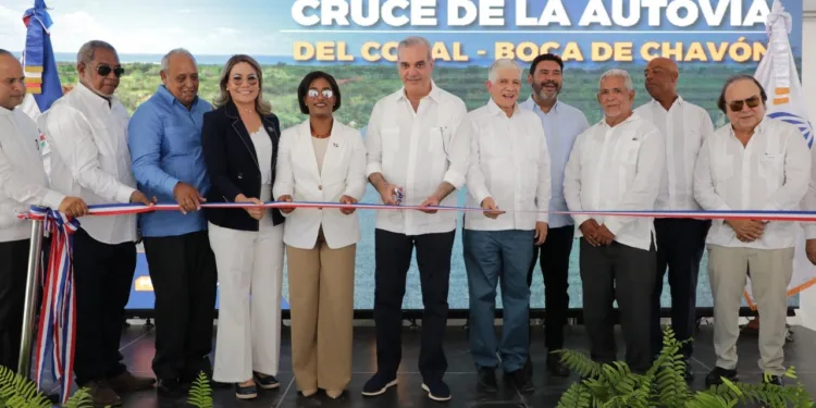 Tras 25 años de espera, presidente Abinader inaugura la carretera de Boca de Chavón