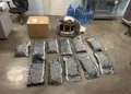 Ocupan 11 paquetes de presumible marihuana ocultos en un mueble en el AILA