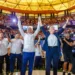Carolina presenta a Ricardo de los Santos como su jefe de campaña