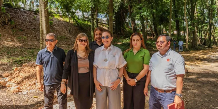 Carolina Mejía supervisa ejecución de obras que transforman distintos sectores del DN