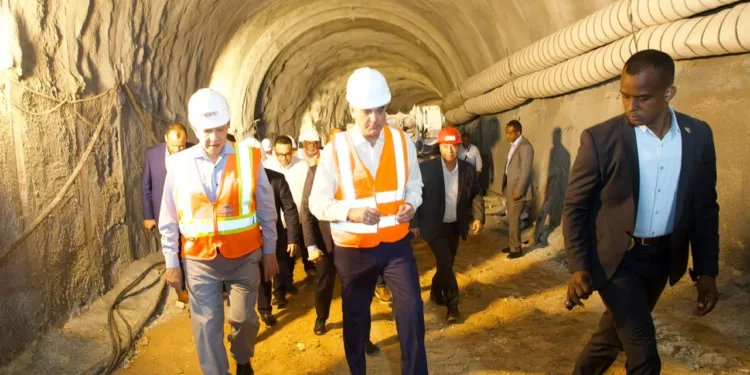 Presidente Abinader supervisa túnel pluvial de la avenida Luperón que se construye con fondos de Aerodom, para evitar inundaciones en la zona