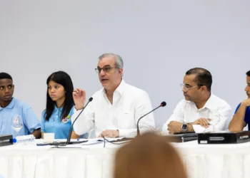 Presidente Abinader reafirma compromiso con la mejora de la infraestructura y el equipamiento escolar