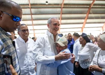 Presidente Abinader lanza iniciativa social «Fogones por Estufas» que se reproducirá en las zonas montañosas del país a través de DASAC