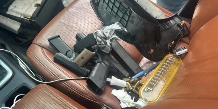 Operativo de la DNCD en Santo Domingo Oeste deja un detenido con armas y municiones