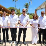 Presidente inaugura reconstrucción de dos plazas de vendedores en playa Guayacanes con una inversión superior a RD$143 millones