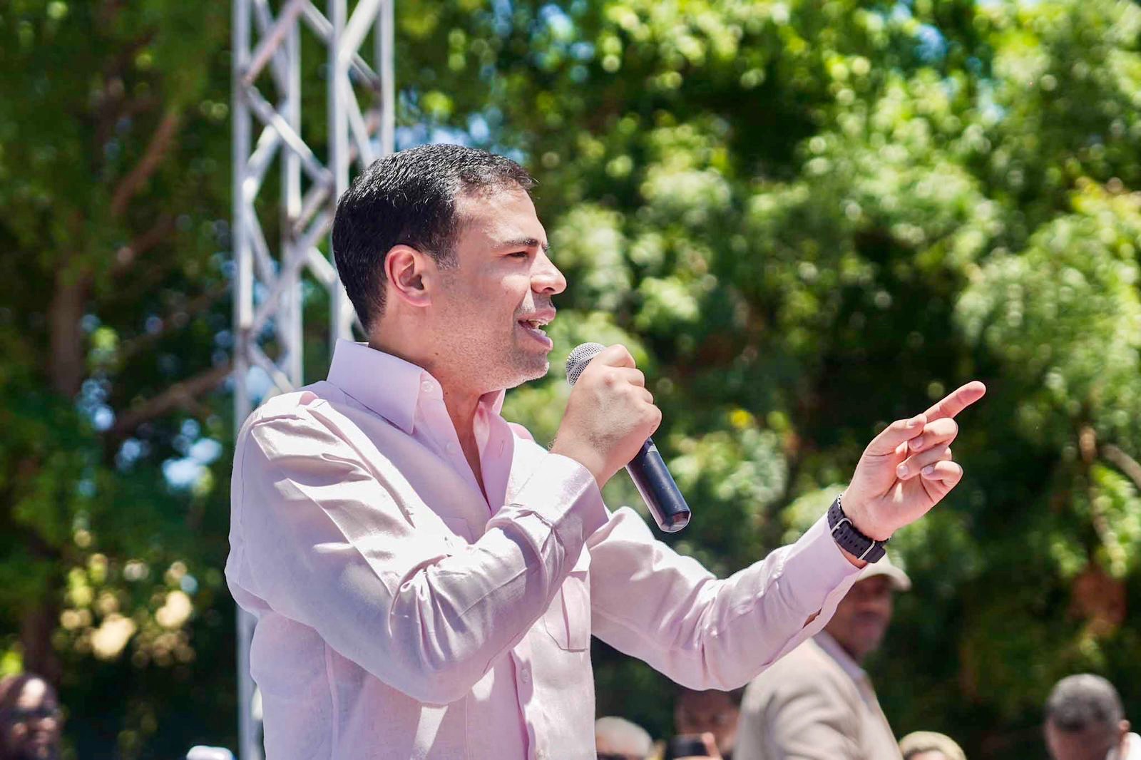 Roberto Ángel: “El presidente Abinader ha duplicado los esfuerzos para llevar las acciones sociales del gobierno a los más necesitados de RD”