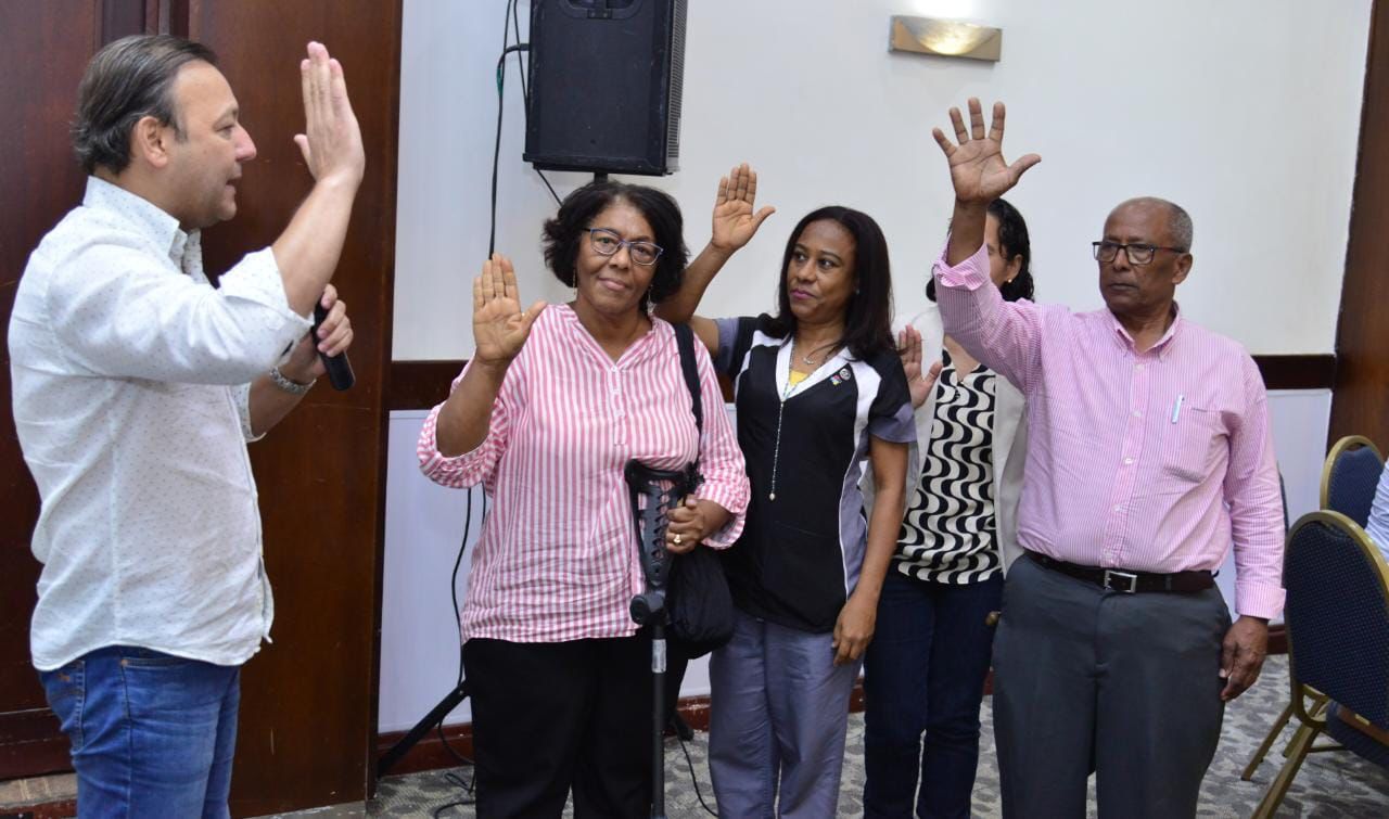 Abel Martínez juramenta en su proyecto presidencial a dirigentes que renuncian del PRM