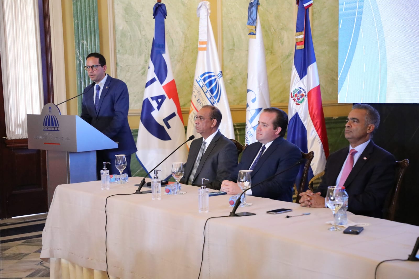 Gobierno anuncia inicio formal de la construcción autopista Del Ámbar