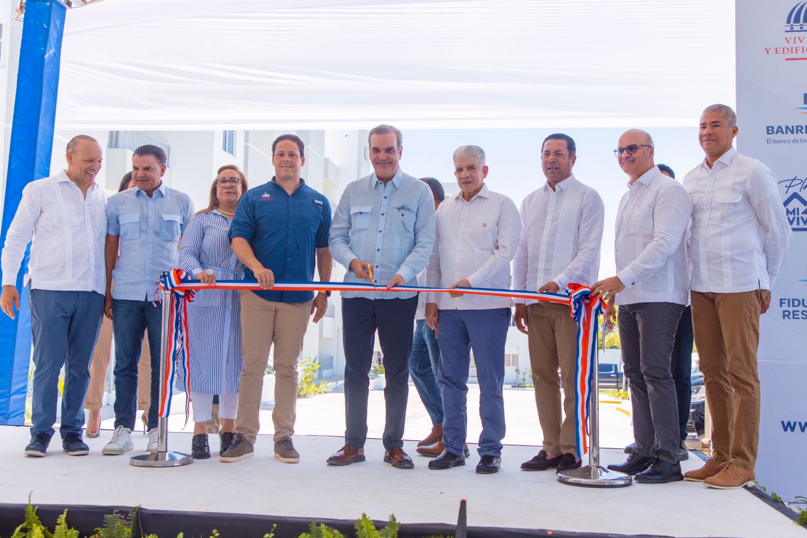 Presidente Abinader inauguró ocho obras en el fin de semana