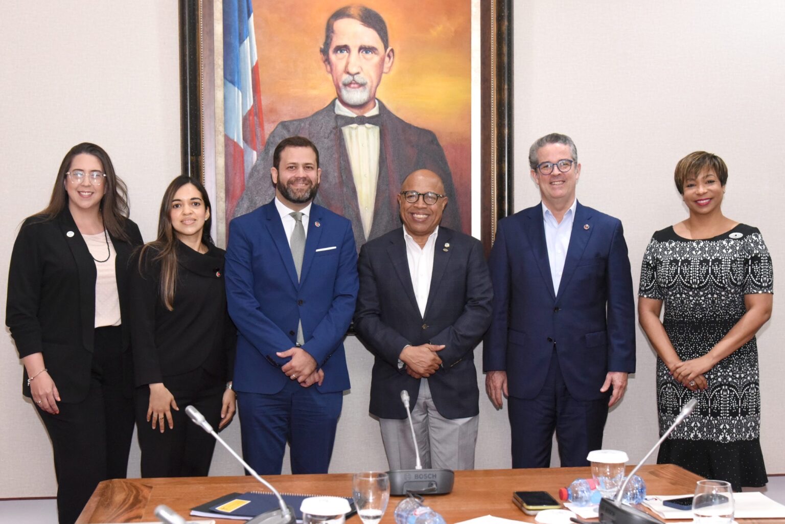 Alfredo Pacheco recibe a directivos de Adozona y del Clúster de los Call Center