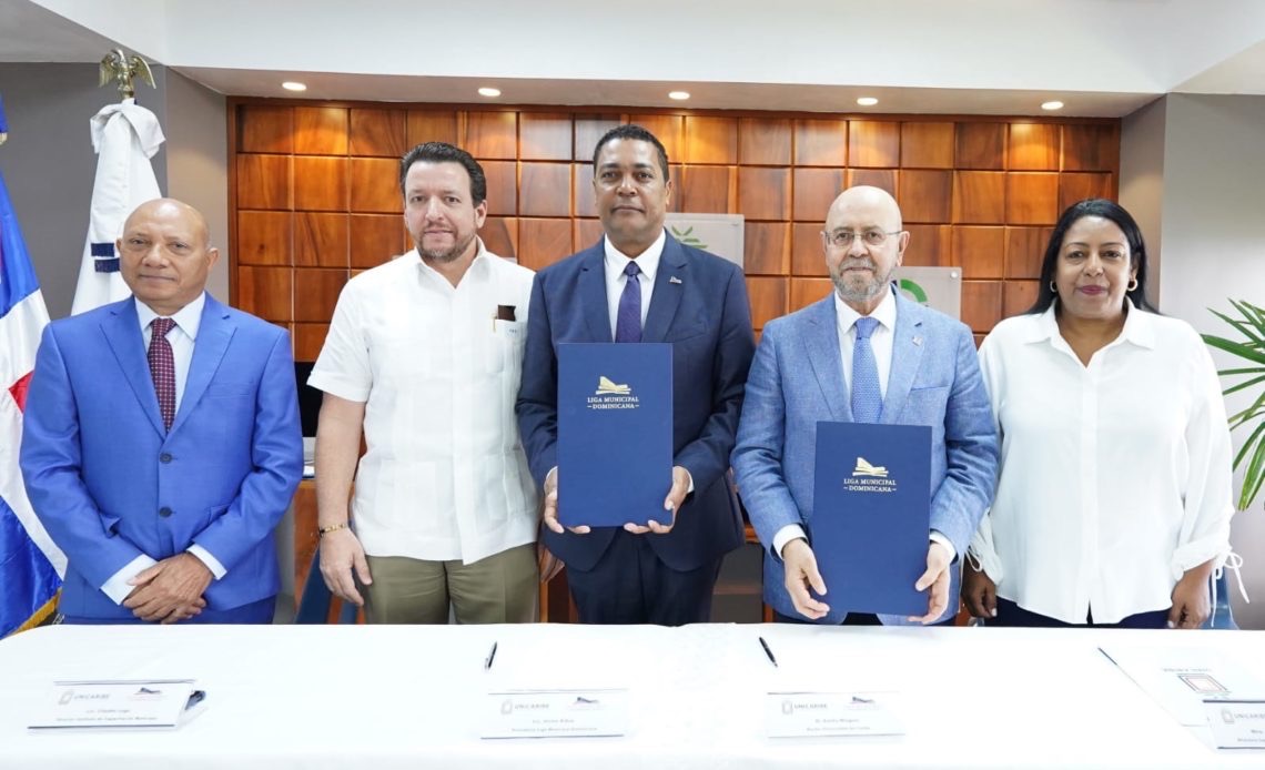 LMD y la Unicaribe firman convenio para fortalecer formación en administración municipal