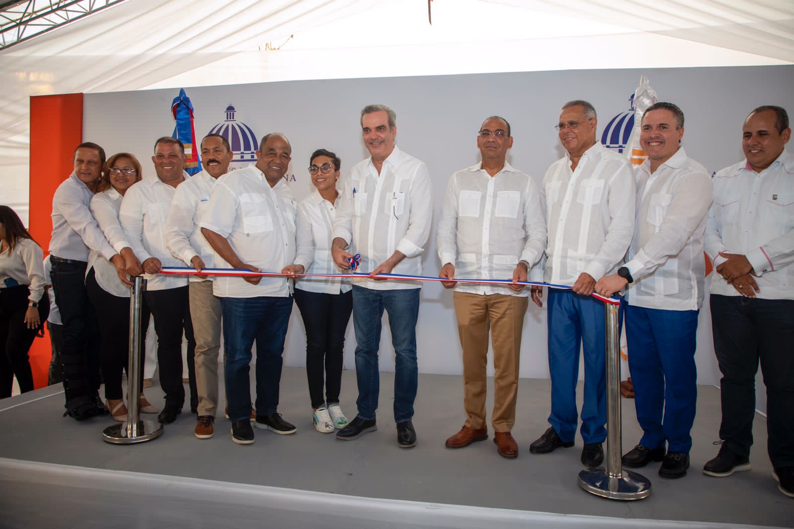 Presidente Abinader inaugura carretera Guayubín-Las Matas de Santa Cruz-Copey