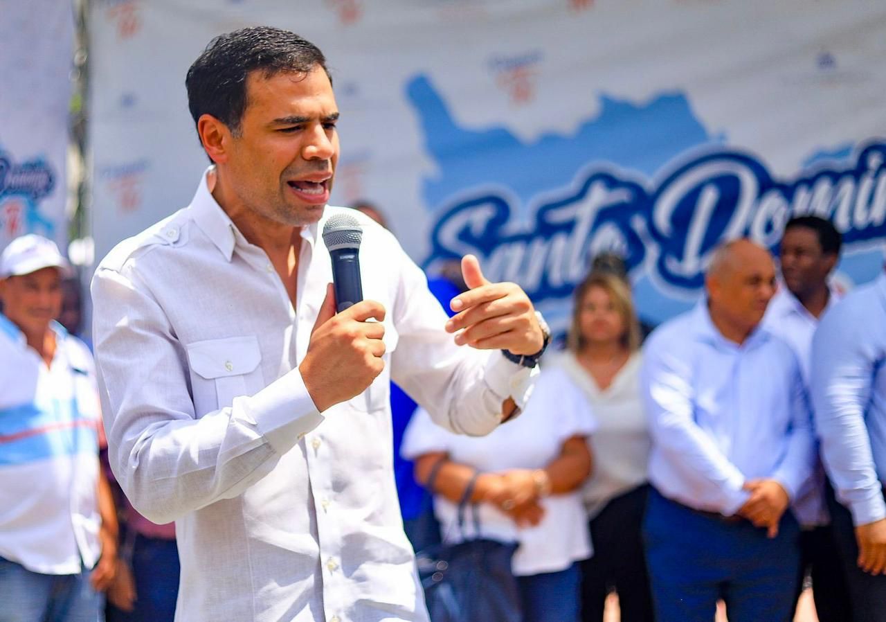 Roberto Ángel destaca programas educativos y capacitaciones técnicas ofrecidas a través de “Primero Tú”
