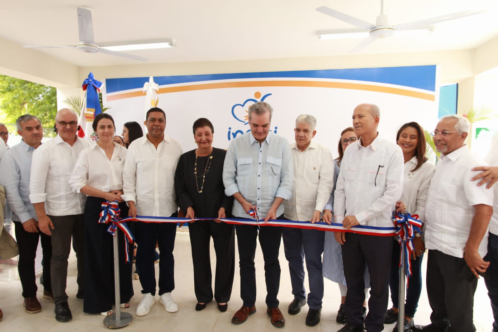 El presidente Luis Abinader y Manola Santana inauguran un nuevo CAIPI en Villa González, Santiago