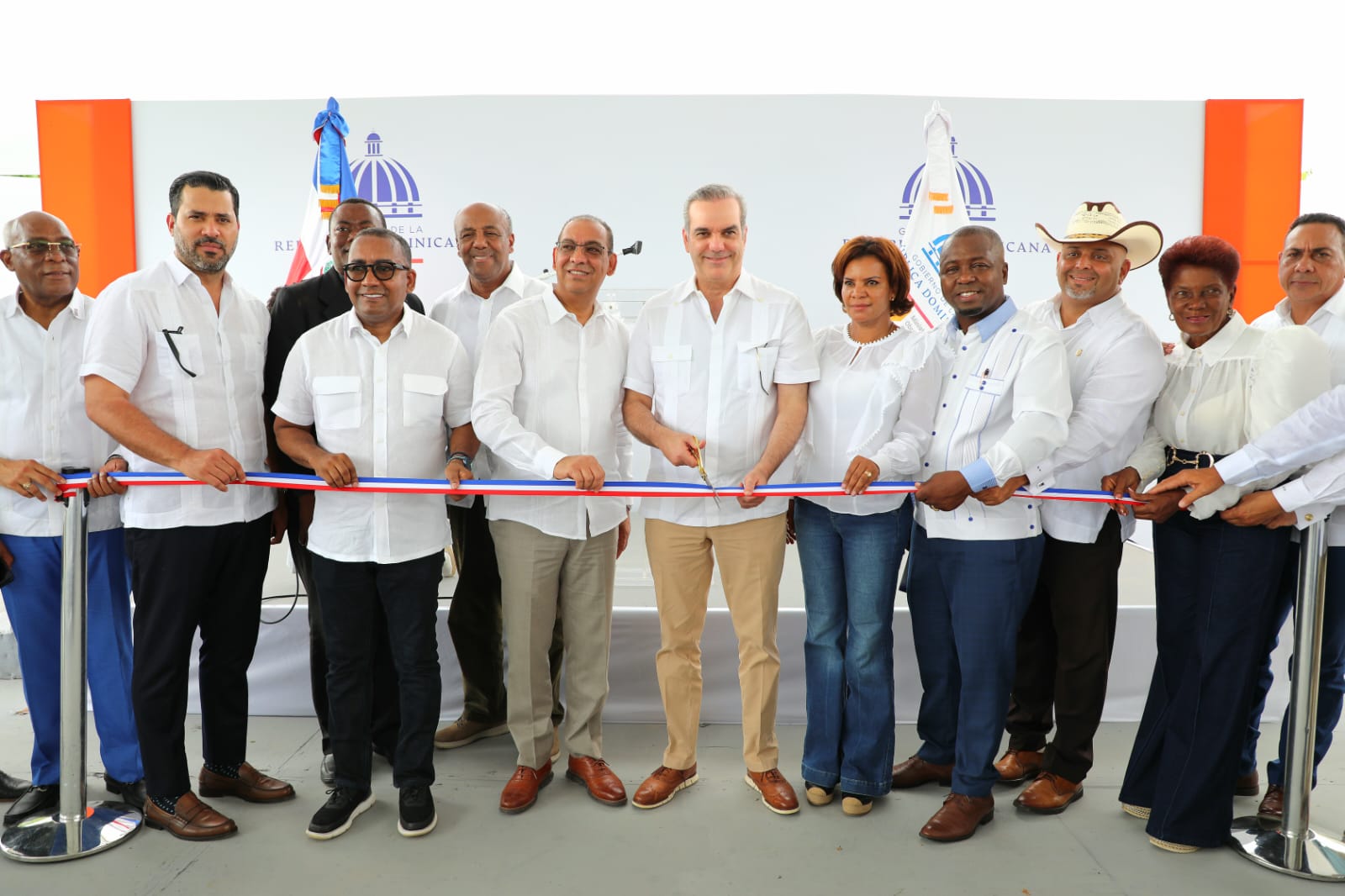 Presidente Abinader inaugura carretera Chirino-Monte Plata reclamada por más de 40 años; también inaugura acueducto y CAIPI para la provincia