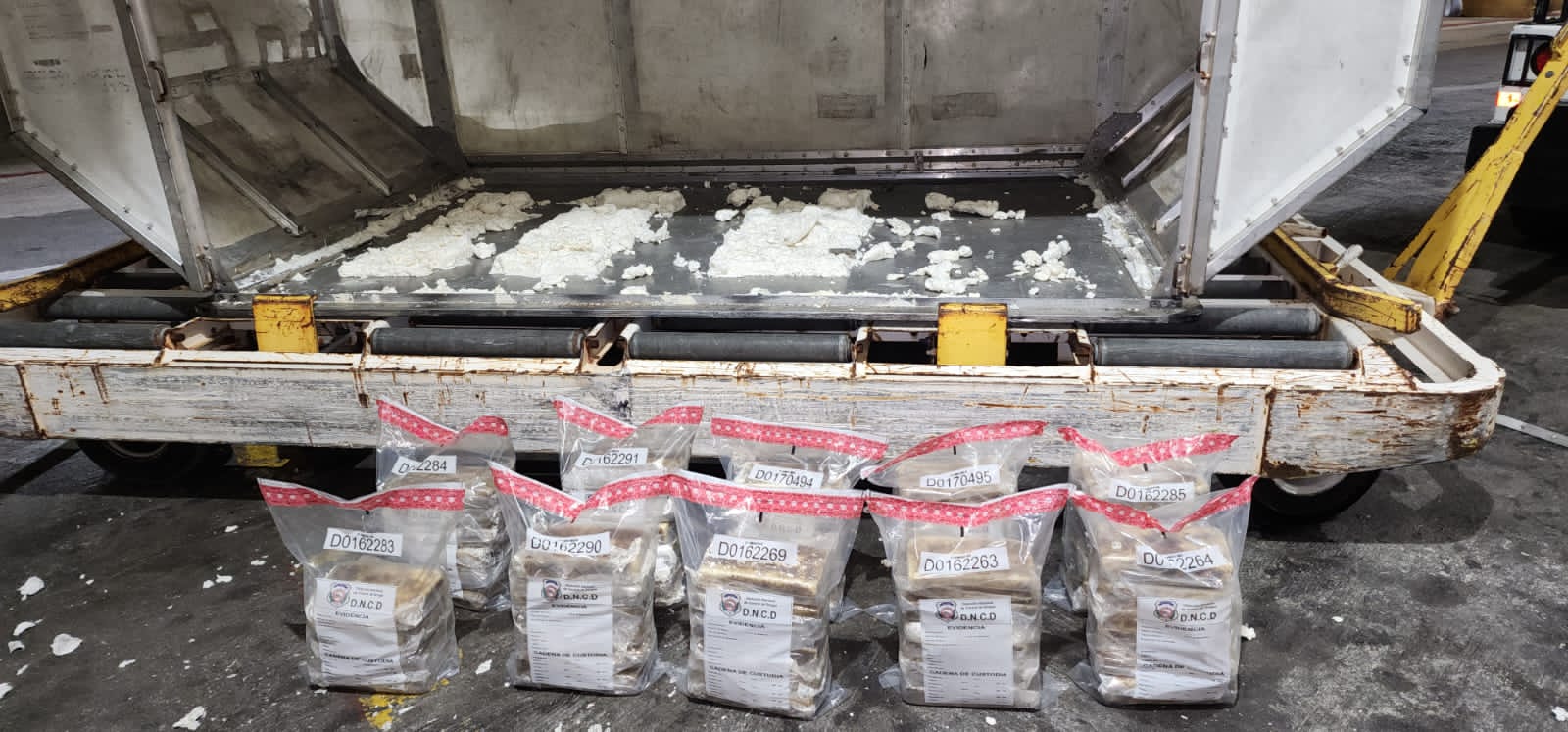 CONFISCAN EN EL AILA 58 PAQUETES DE COCAÍNA EN PISO DE CONTENEDOR; LO LLEVARÍAN A ALEMANIA