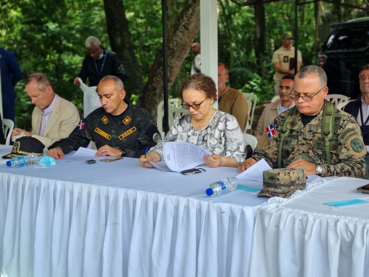 Procuradora Miriam Germán y presidente DNCD vicealmirante José Manuel Cabrera encabezan incineración de  otro cargamento de más de 1,451 kilogramos de drogas