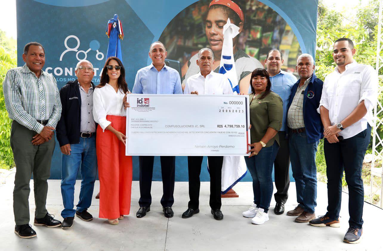 Indotel entrega recursos para inicio de proyecto llevará internet a zonas rurales de la provincia Independencia