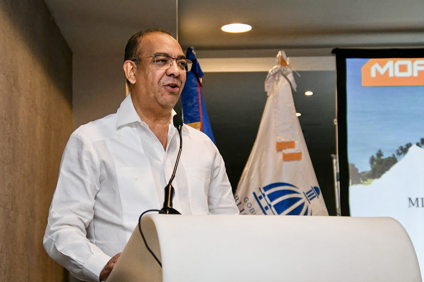 Deligne Ascención: «Obras Públicas ha colocado más de 17 millones de metros cuadrados de asfalto en casi 3 años de la presente gestión»