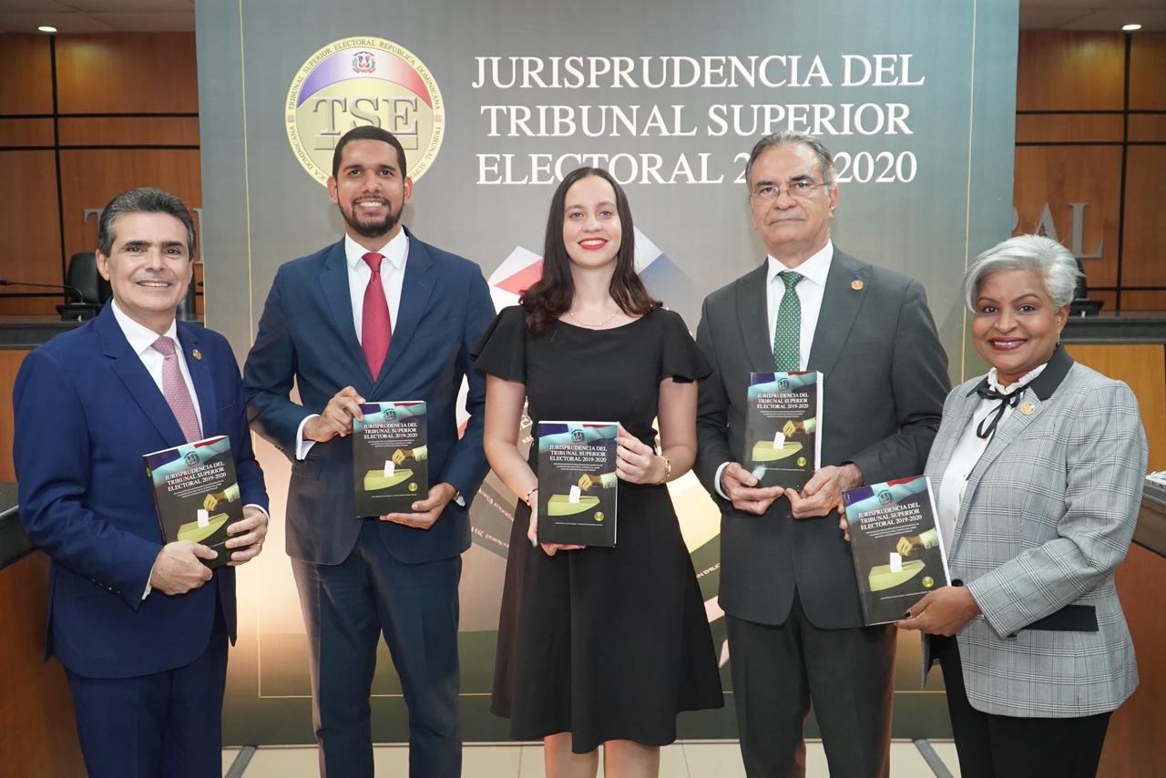El Tribunal Superior Electoral puso en circulación la obra “Jurisprudencia del Tribunal Superior Electoral 2019-2020”