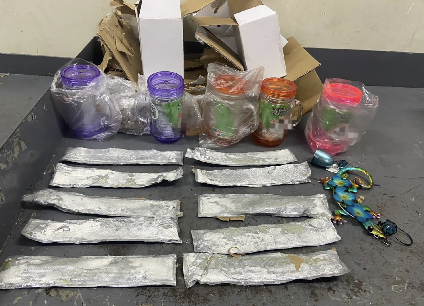 OCUPAN 39 LÁMINAS DE COCAÍNA EN INPOSDOM; SERÍAN LLEVADAS A CANADÁ