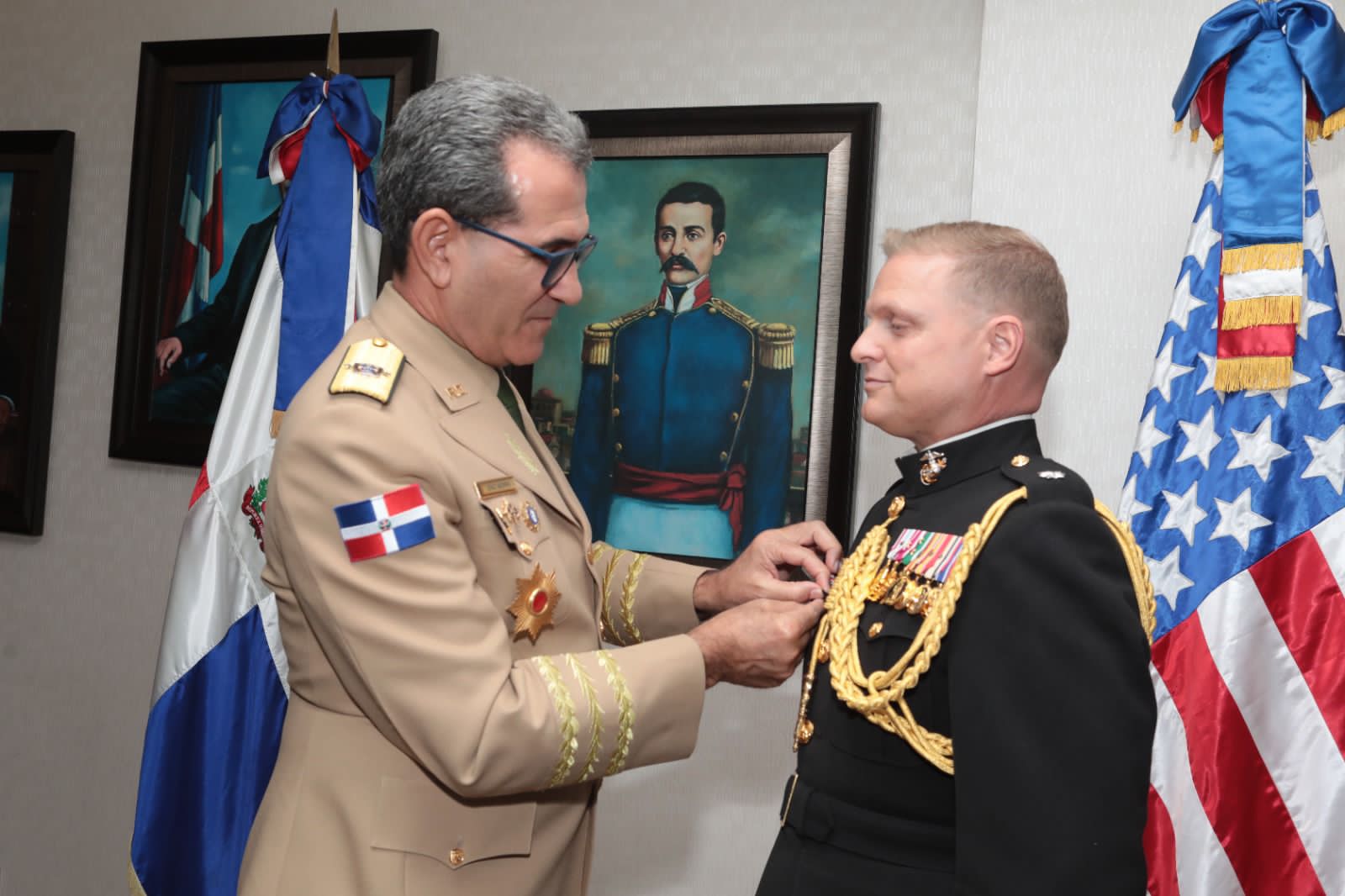 MIDE condecora jefes de misiones embajada EEUU en RD con Orden al Mérito Naval