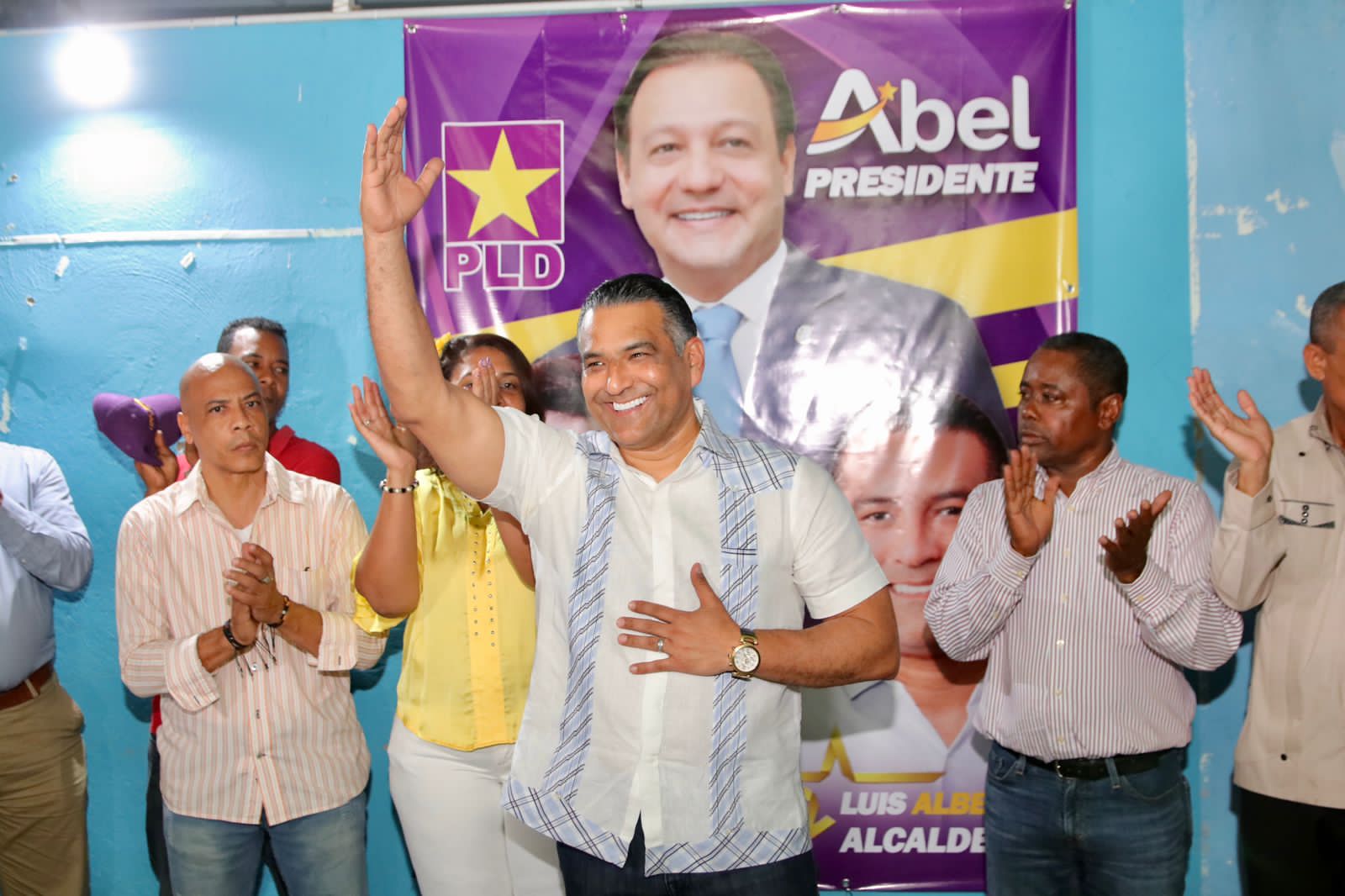 Luis Alberto promete poner en funcionamiento las escuelas laborales; cuestiona ayuntamiento SDE por no tenerla funcionando