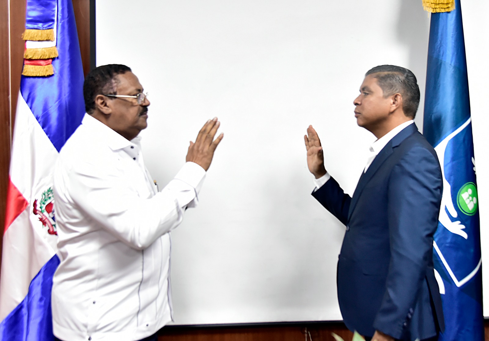 Juramentan nuevo director en Hospital Santo Socorro