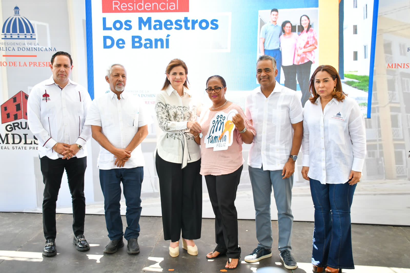 Gobierno entrega 120 viviendas de bajo costo en Baní; 31 de los beneficiarios son del Plan Familia Féliz