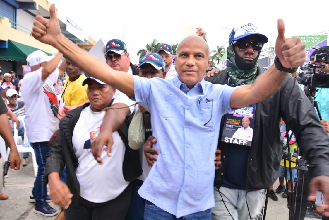 Alcalde Fidel de los Santos oficializa su precampaña de reelección; asegura continuará obras en Pantoja