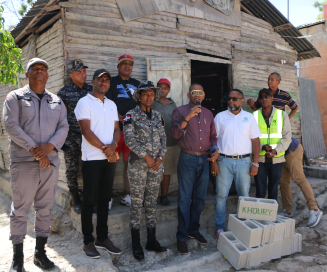Iniciativa de grupos comunitarios en Cabral de Barahona busca reparar viviendas a personas de escasos recursos