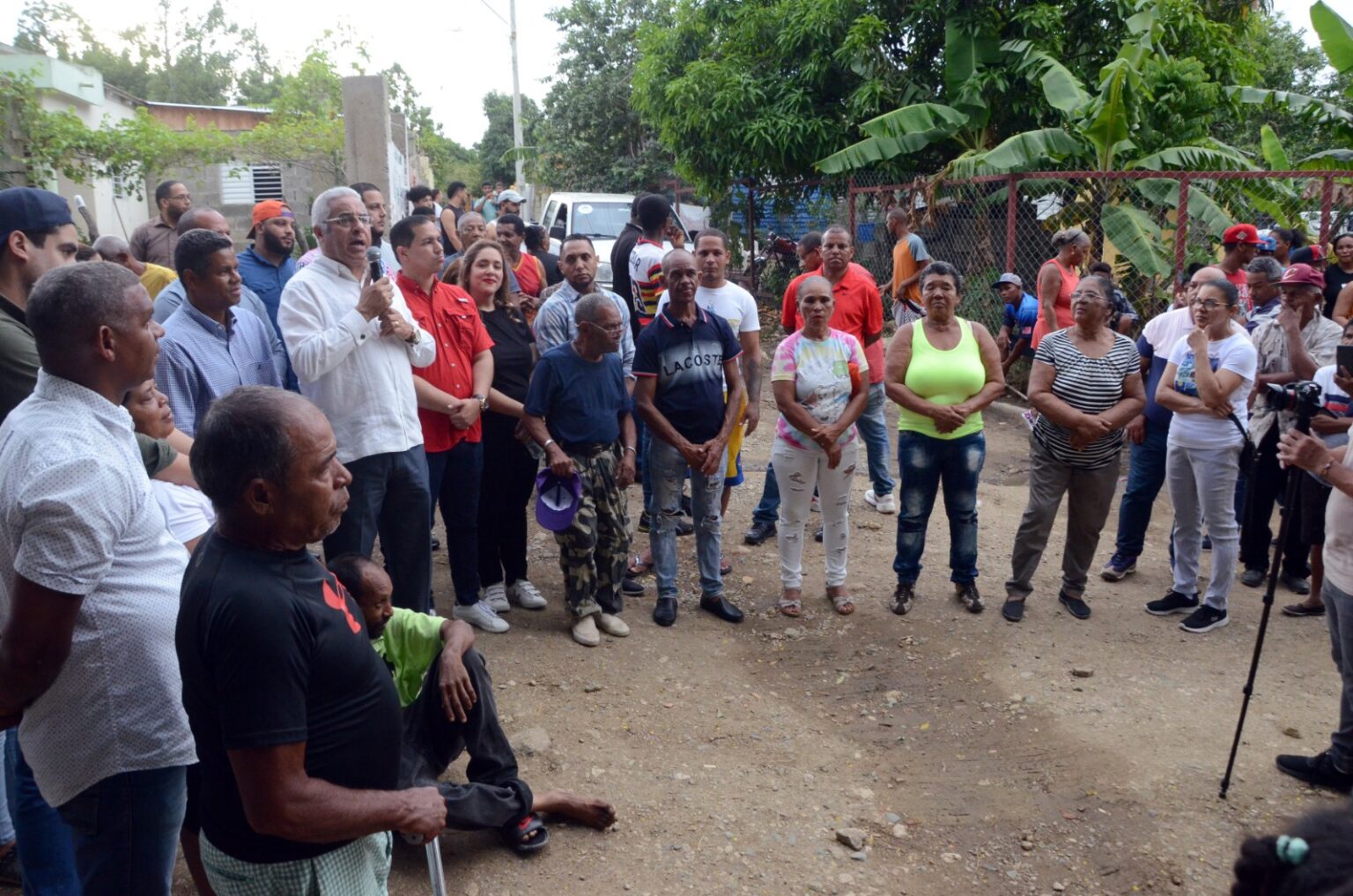 Alcaldía Santiago hizo entrega de aceras y contenes en El Papayo, La Ceibita
