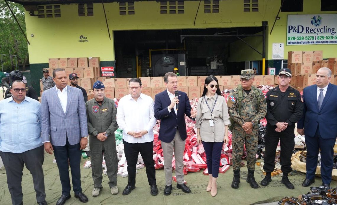 Autoridades incineran 6.4 millones de unidades de cigarrillos y otros productos ilícitos