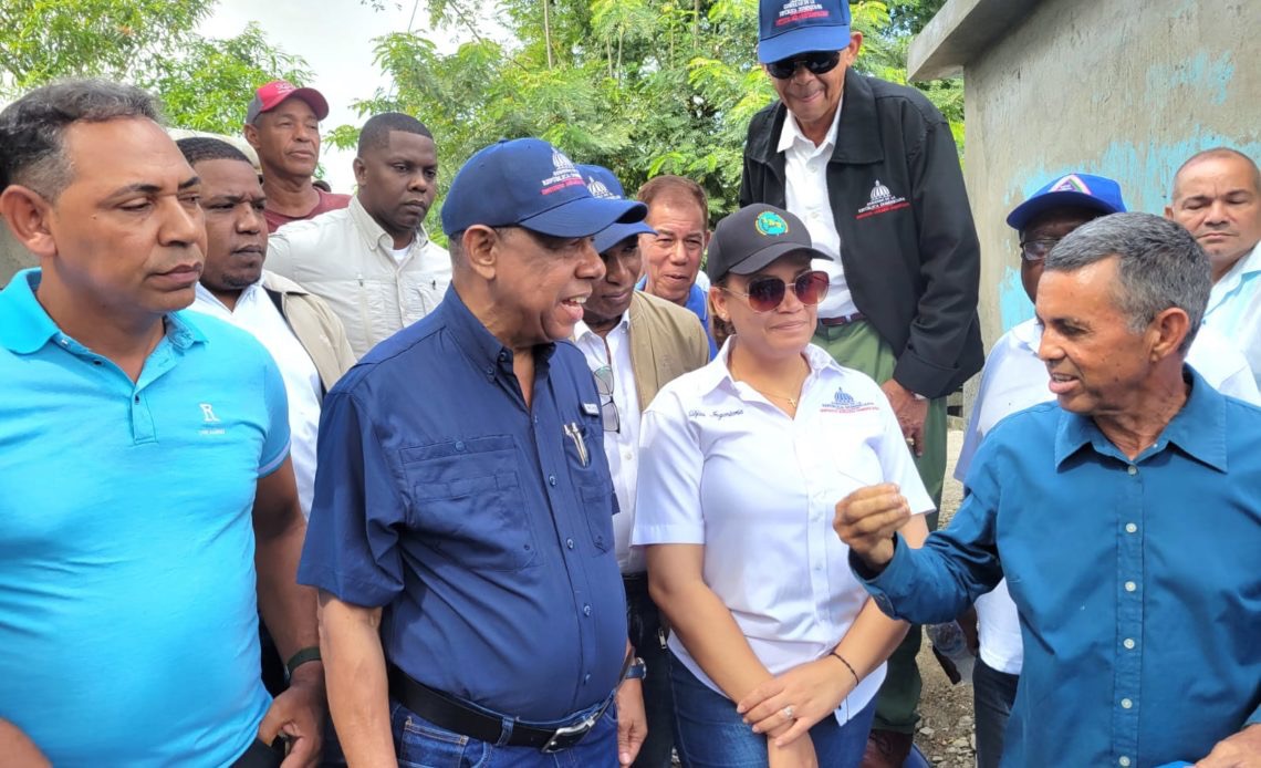 Director IAD supervisa obras en asentamientos provincia Duarte