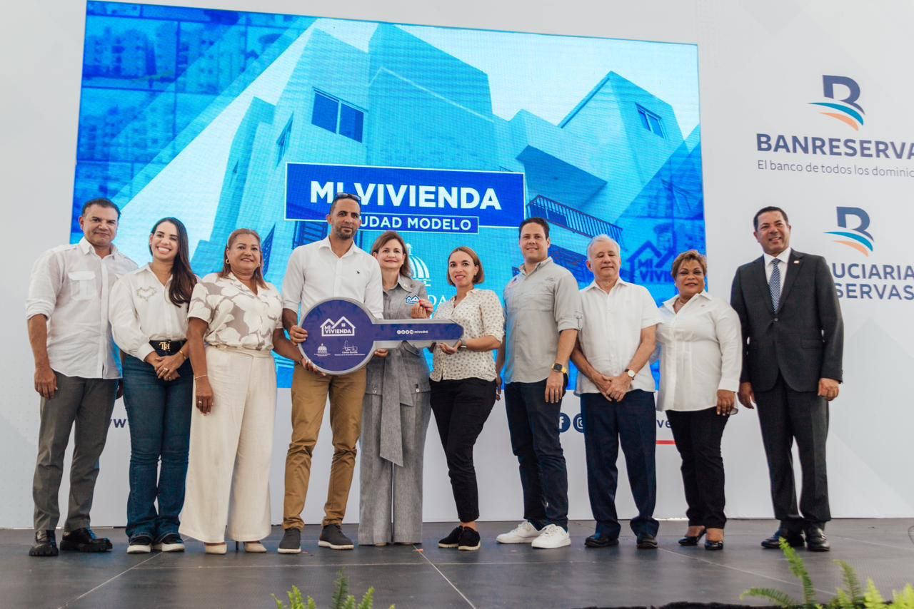Vicepresidenta Raquel Peña y Ministro Bonilla entregan 500 apartamentos en “Mi Vivienda Ciudad Modelo”