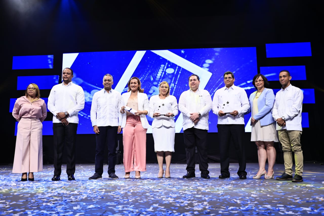 Servicio Nacional de Salud entrega premios Programa Desempeño SNS
