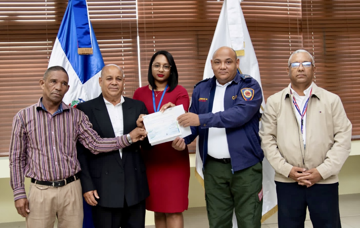 Ayuntamiento de Santo Domingo Este indemniza familiares de bombero fallecido