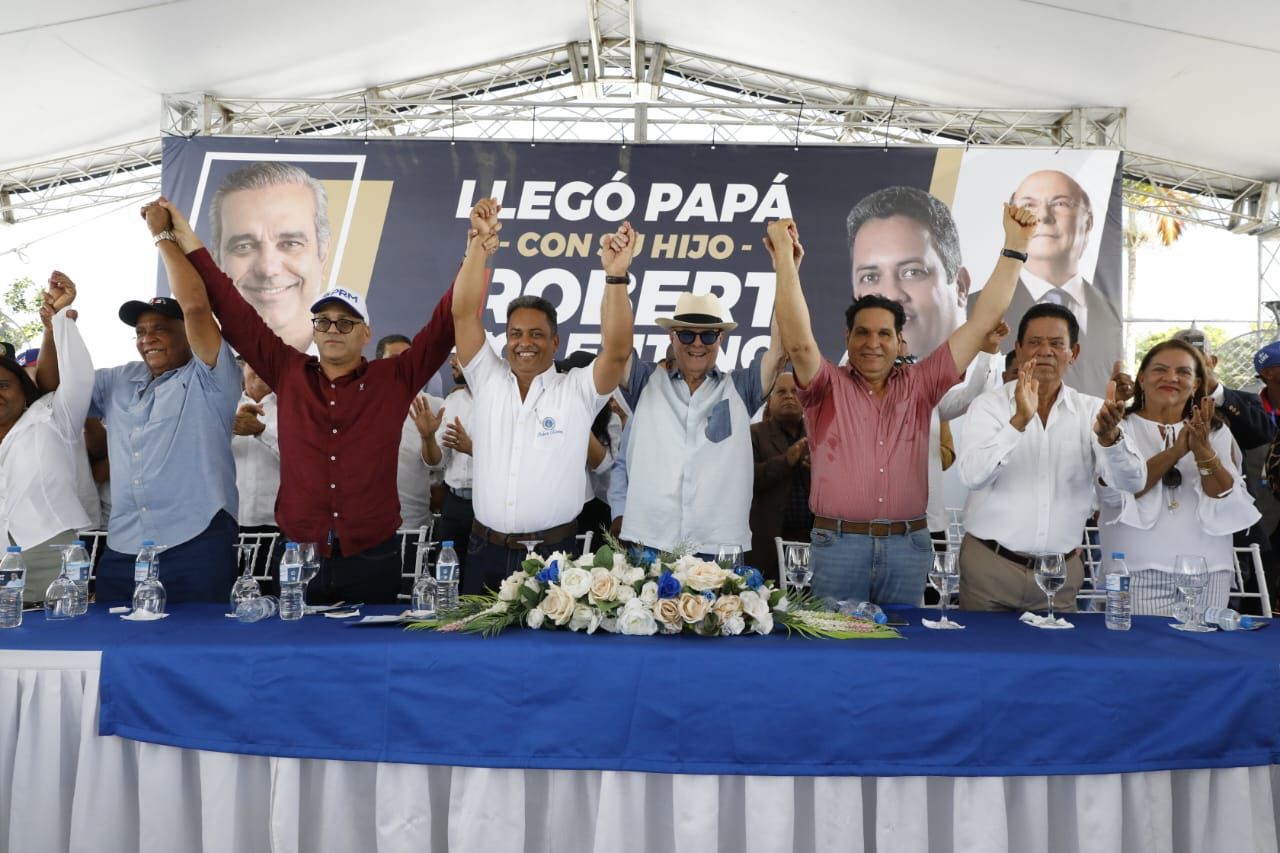 Hipólito Mejía proclama a Robert Tolentino como próximo alcalde de Cutupú