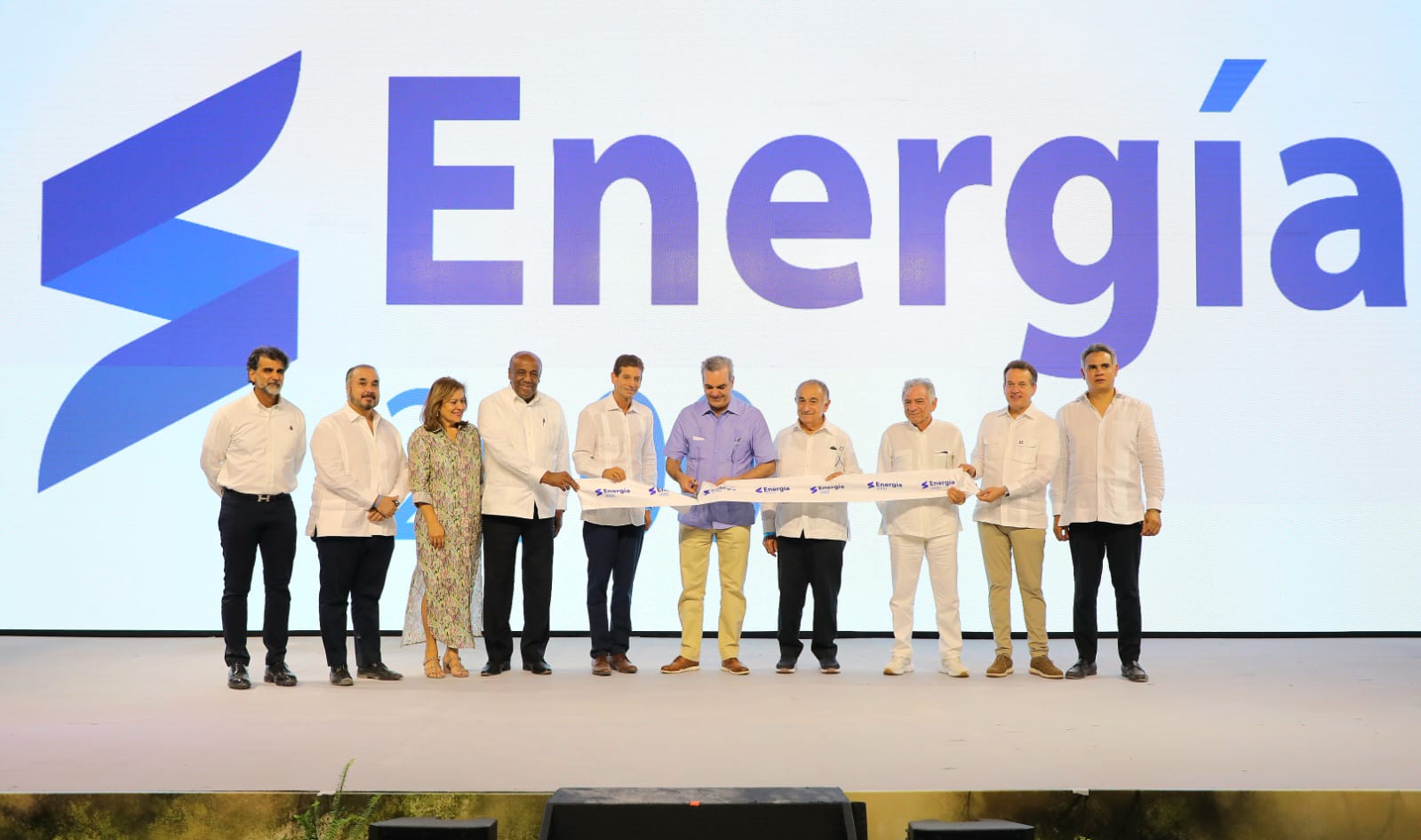 Presidente Abinader resalta que su gobierno ha instalado 400 megavatios de energía térmica y 500 de energía solar